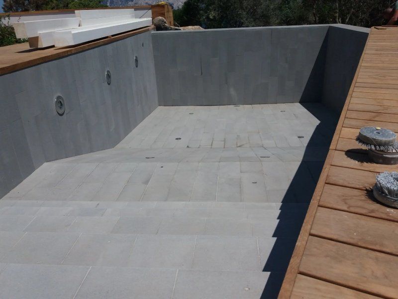 piscina con rivestimento su misura