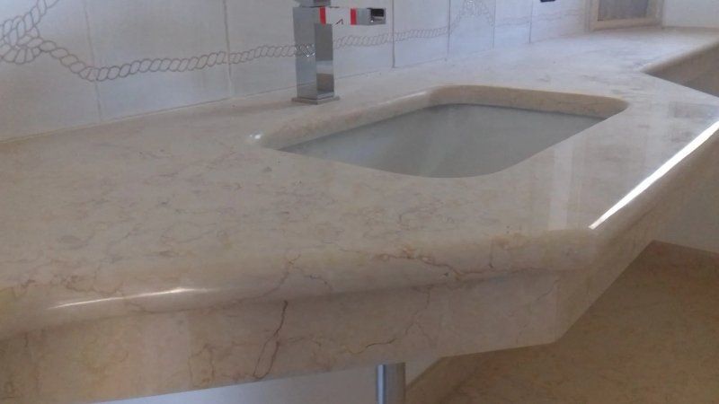 piano bagno in marmo