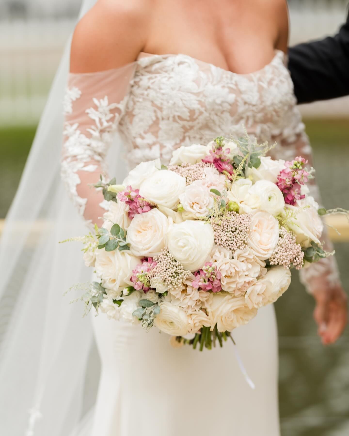 pink and white bouquet