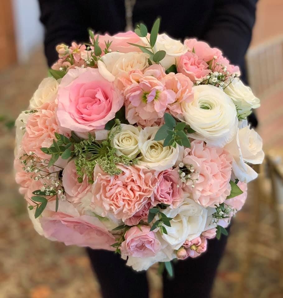 pink and white wedding flowers
