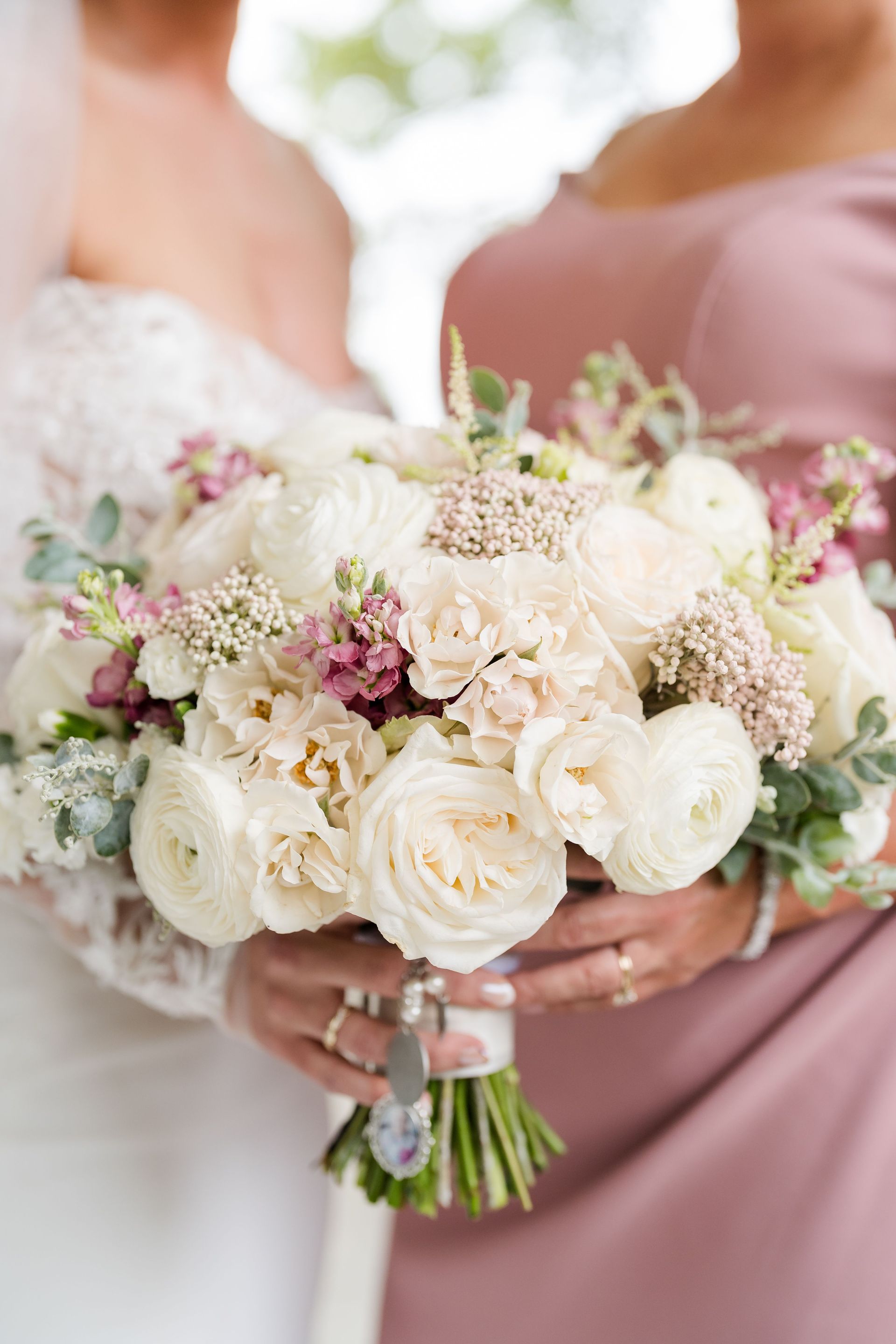 gorgeous wedding flowers