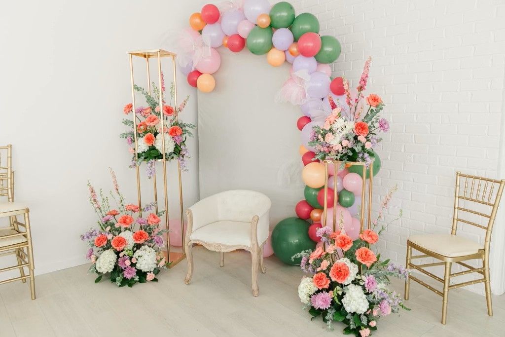 balloon arch and flower arrangements