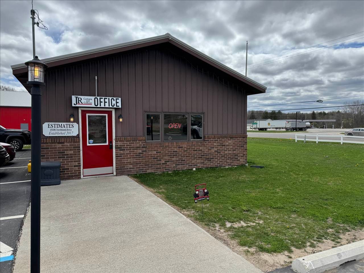 Auto Body Repair | JR CUSTOMS AND COLLISION LLC | Big Rapids, MI