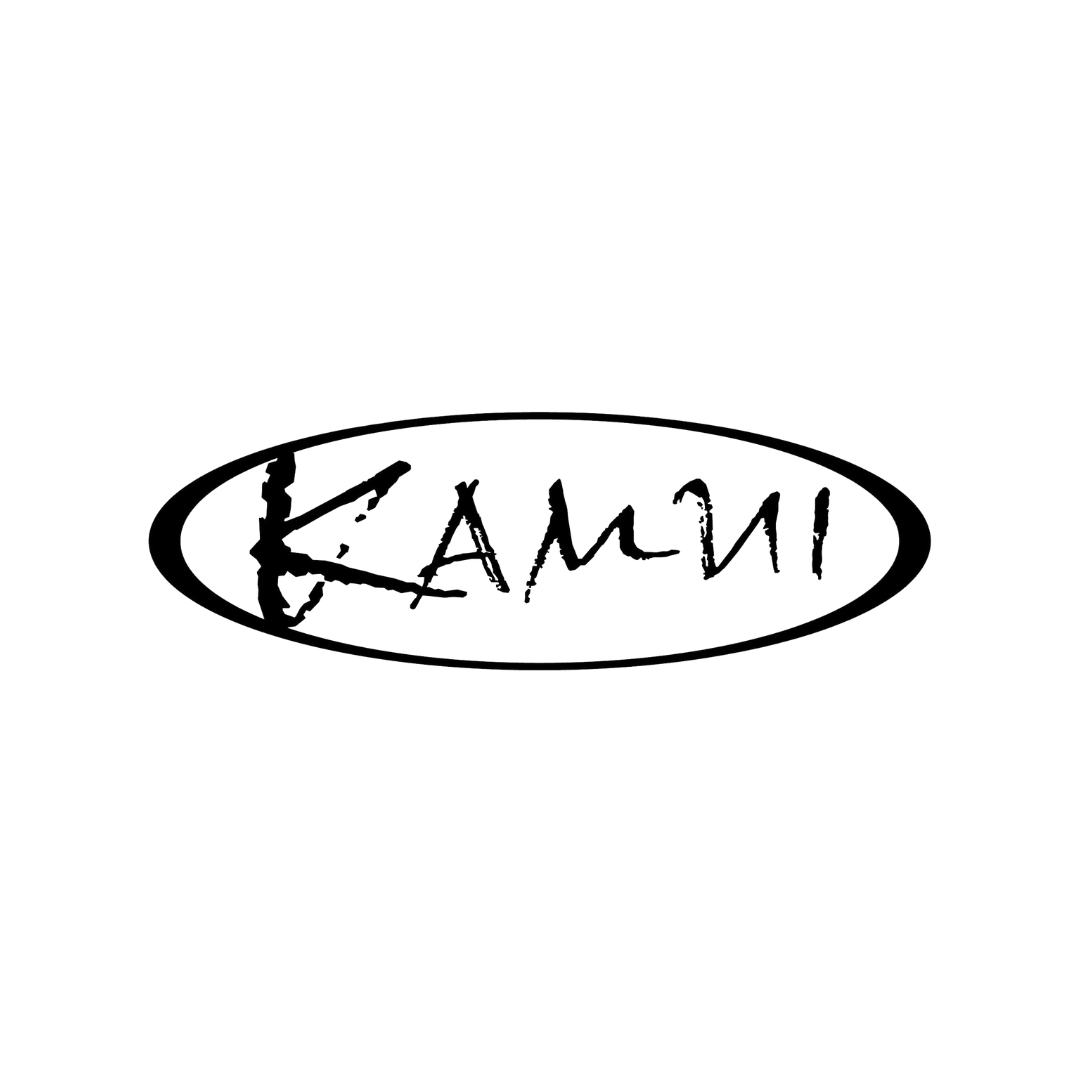 Een zwart-wit logo voor een bedrijf genaamd Kami.