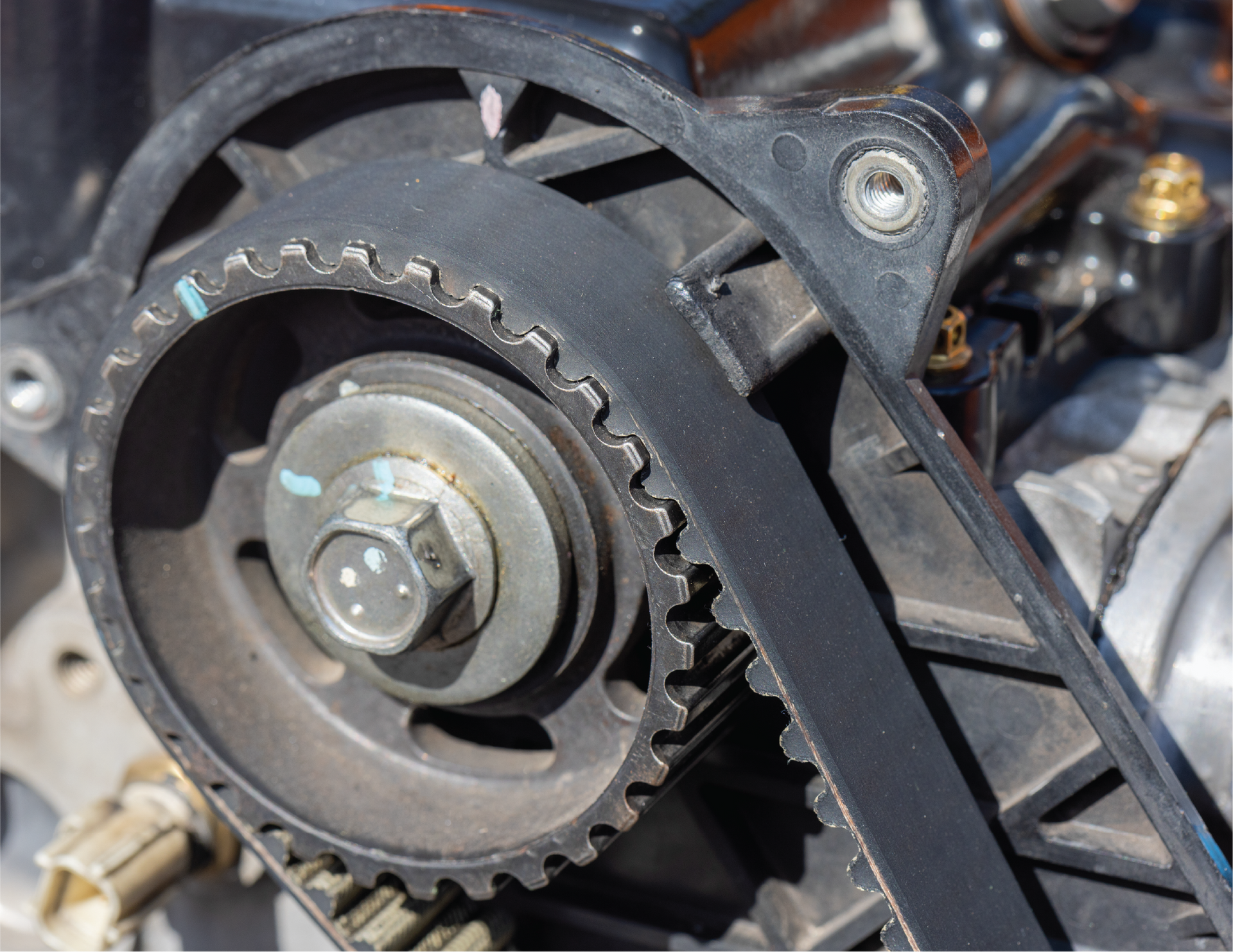 A close up of a timing belt on a car engine
