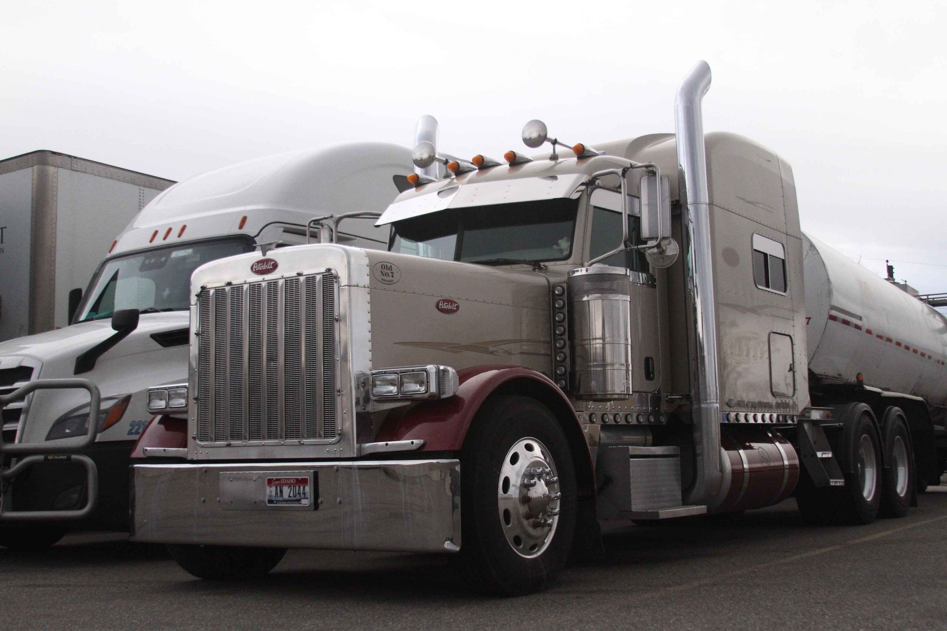 Semi-truck windshield replacement in Twin Falls, ID