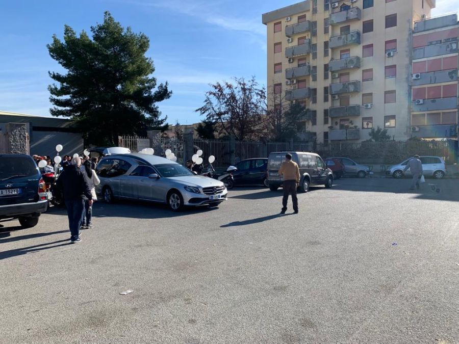 auto dell'agenzia funebre