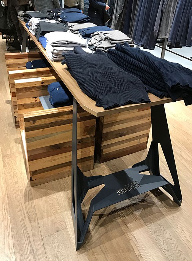 tavolo per negozio Torino