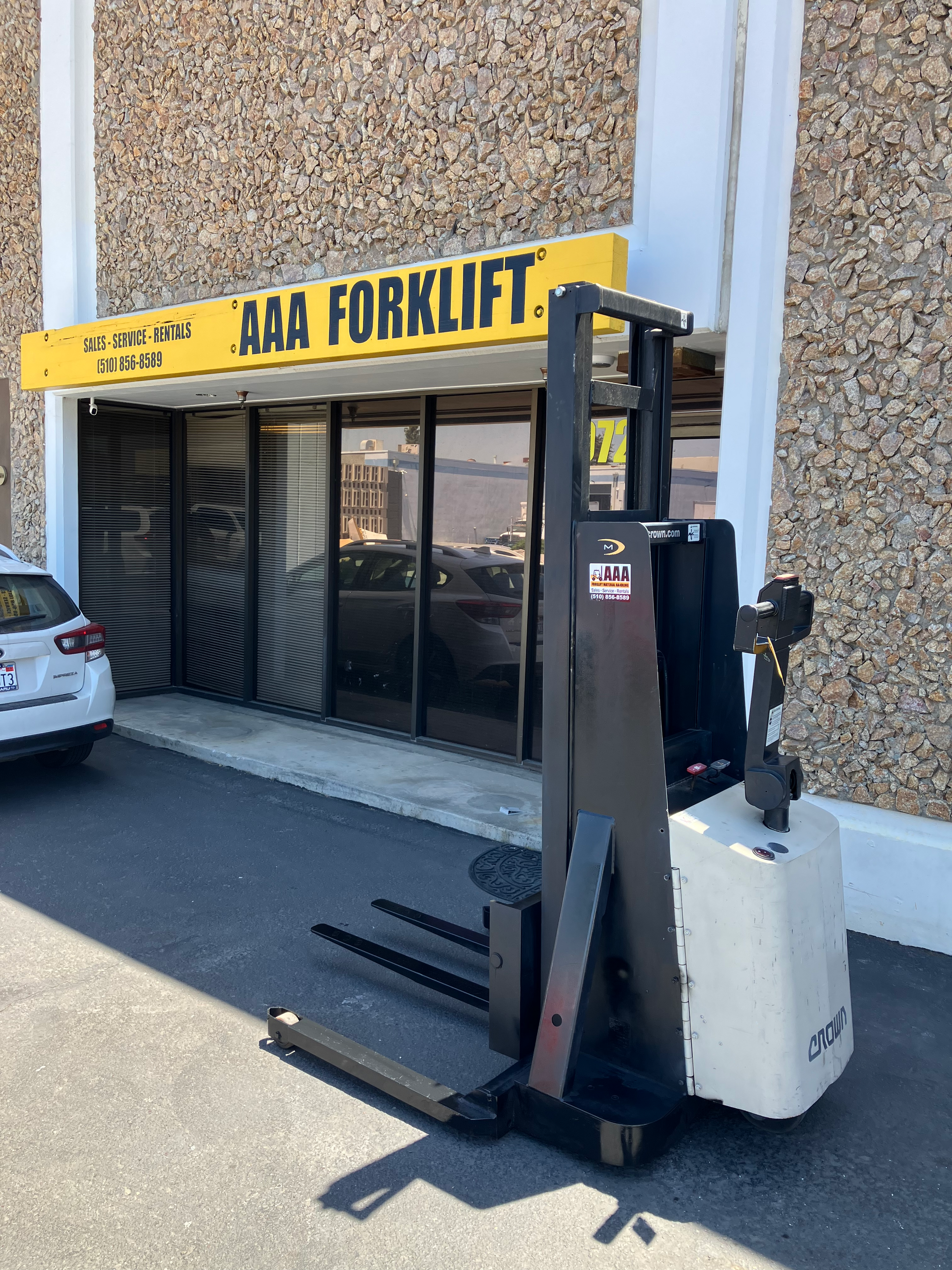Crown M-Series Pallet
Stacker
