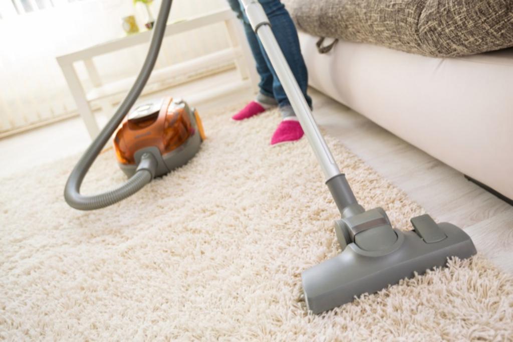 Cleaning Carpet With Vacuum Cleaner