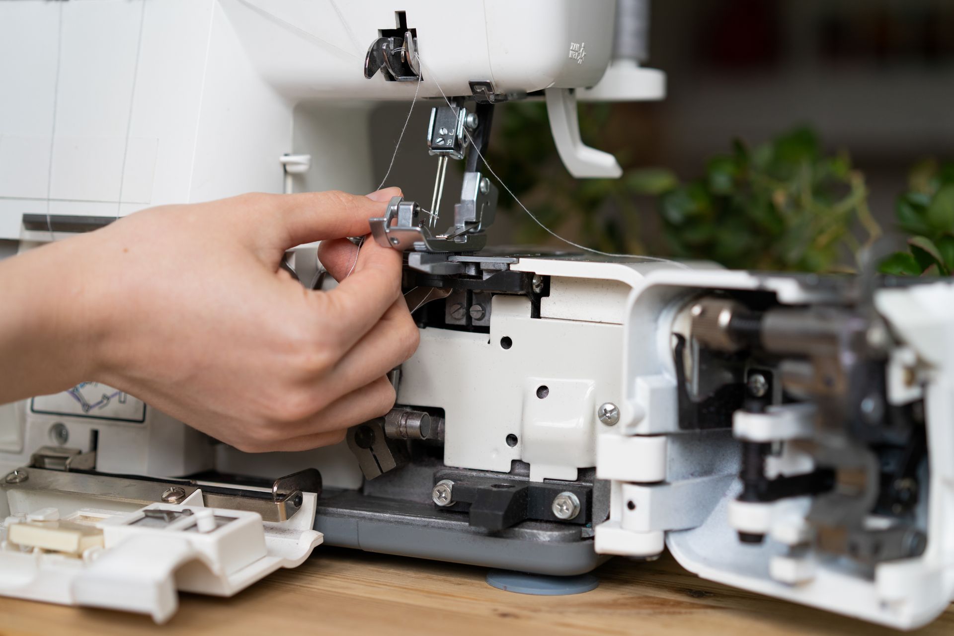 Refilling and repairing sewing machine overlock