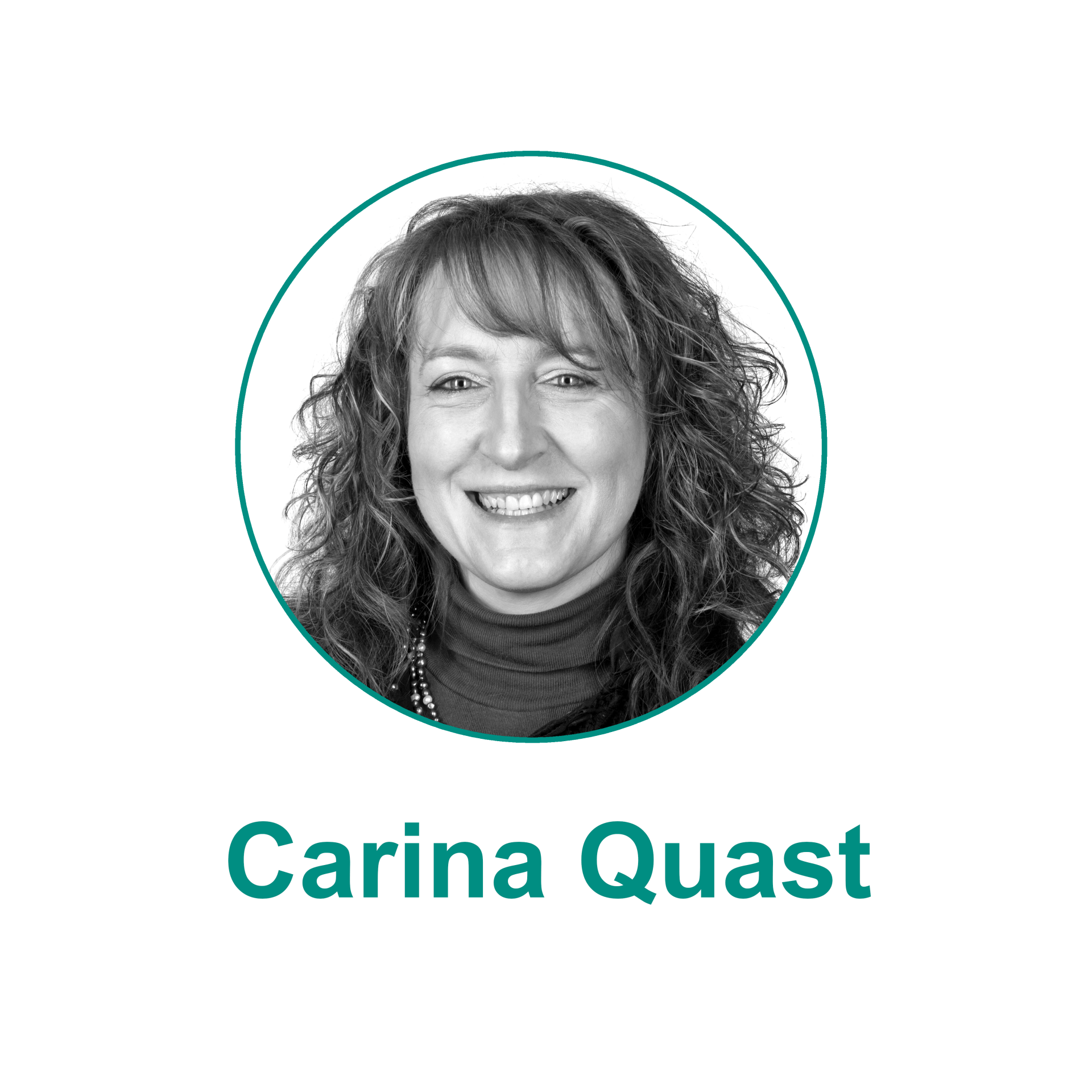 Porträt von Carina Quast in einem türkisfarbenen Kreis, lächelnd mit lockigem dunklem Haar.