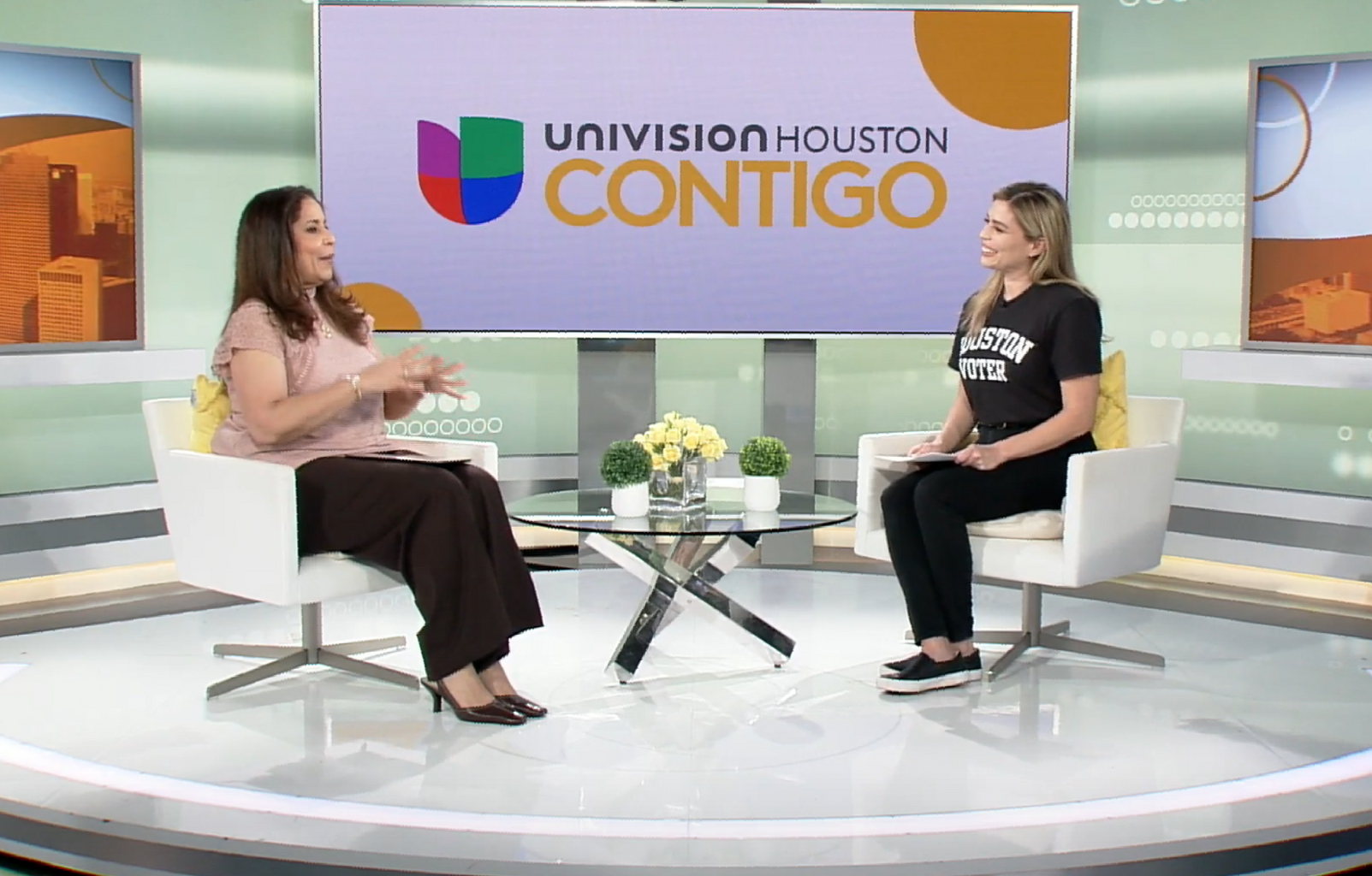 Priscila True discussing voter registration on Univision Houston Conmigo