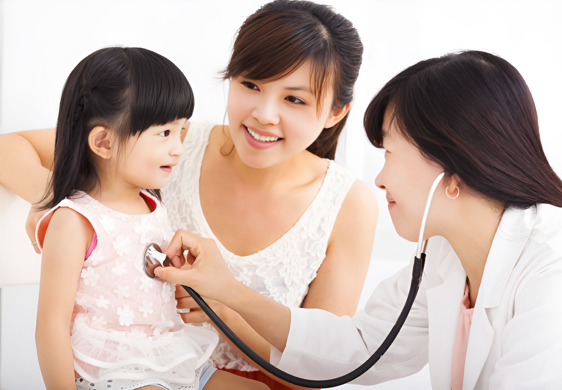 A Doctor is Listening to a Little Girl 's Heart — Newcastle Paediatric Occupational Therapy in Mayfield, NSW