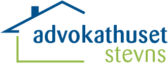 Logo for Advokathuset Stevns med et bl&aring;t husikon over firmanavnet i bl&aring;t og gr&oslash;nt.