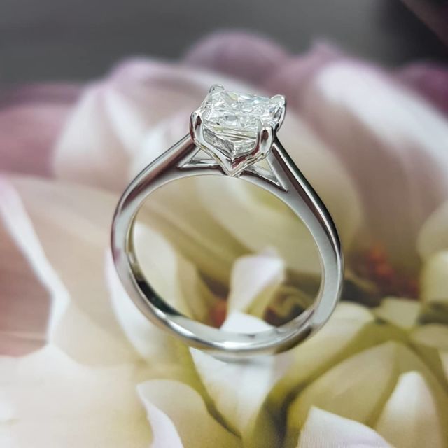 Kimberfire solitaire v-basket engagement ring