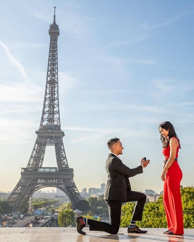 Kimberfire couple proposal in Paris.