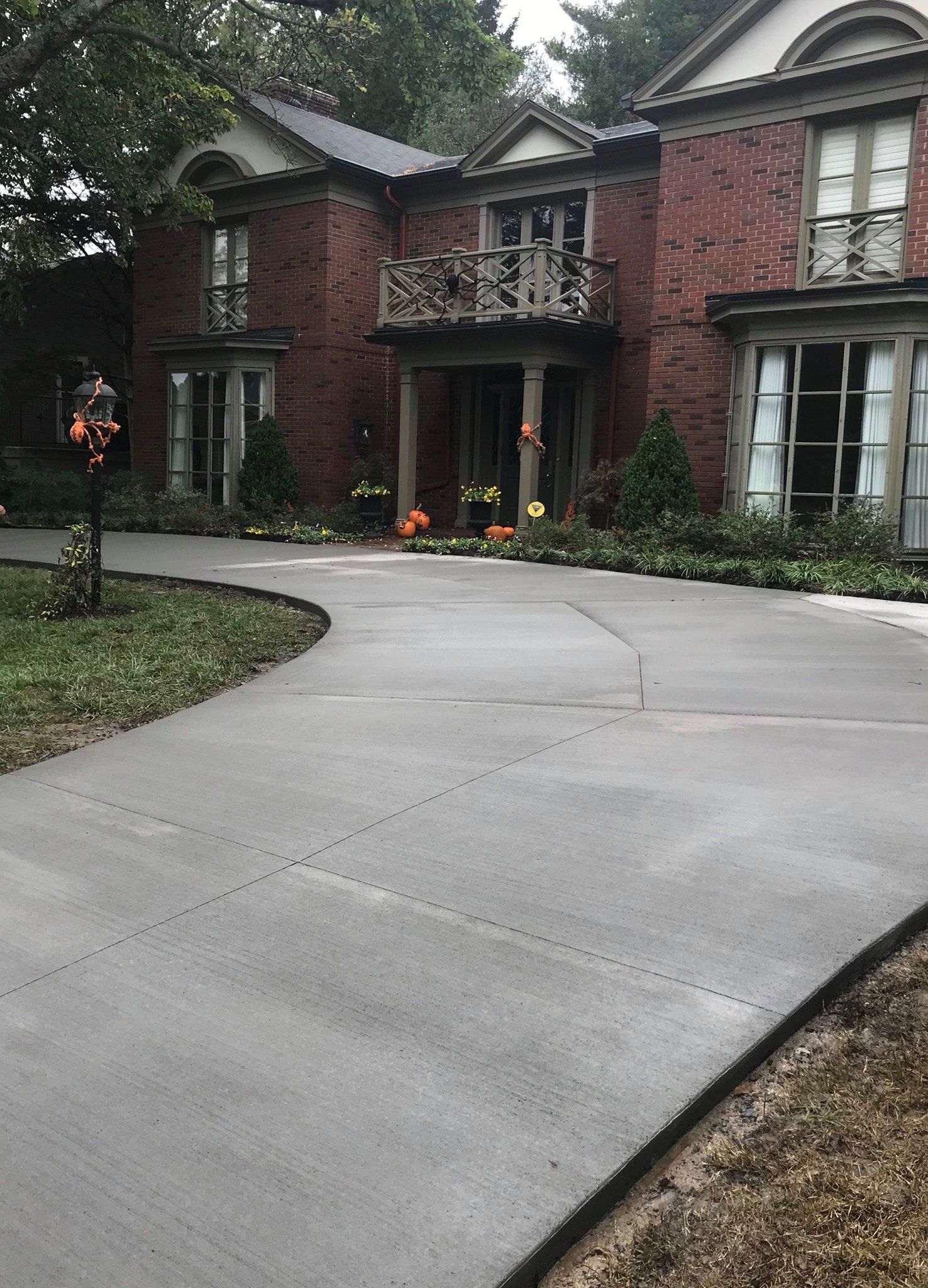Driveway and Garage House | Louisville, KY | S & S Concrete Inc.