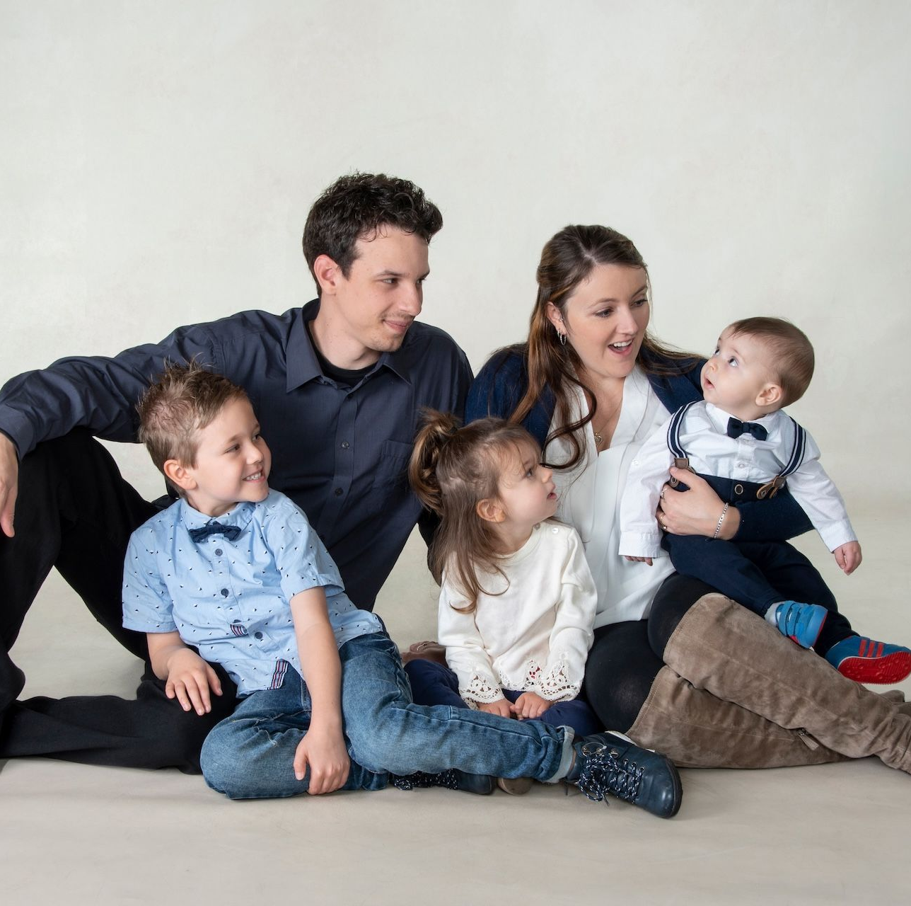 A Family Posing for a Picture — Dale Wright Portrait Maker in Shepparton, VIC