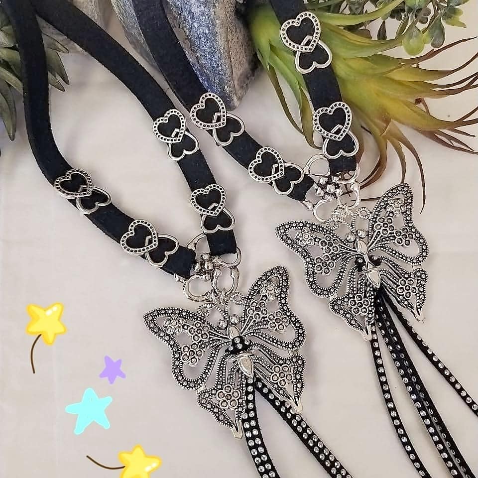 collar con mariposas