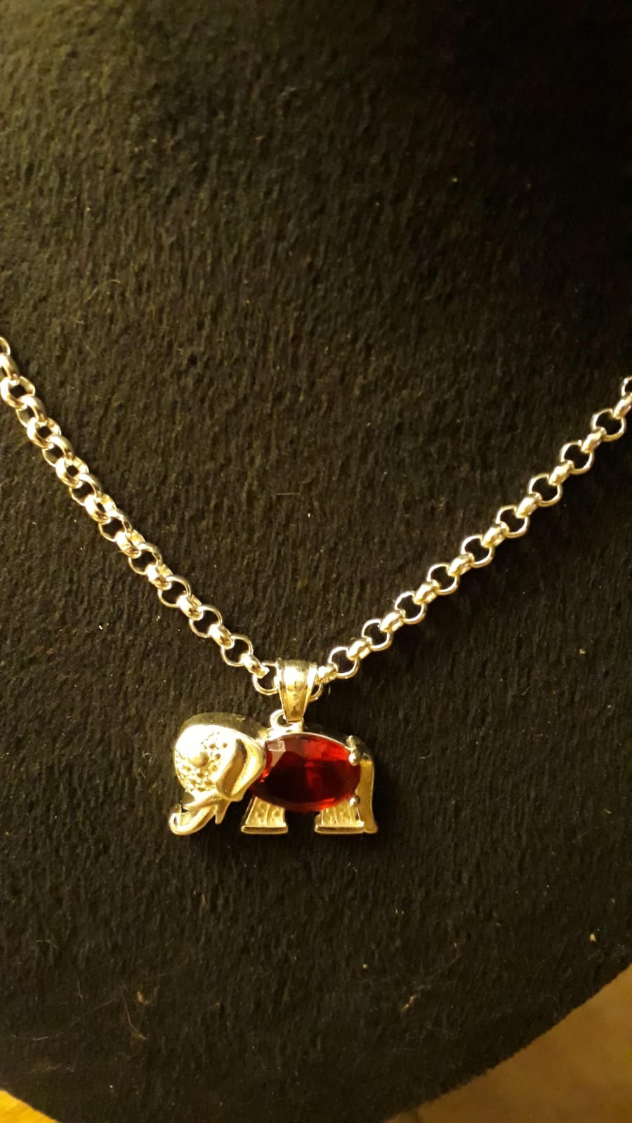 collar con elefante