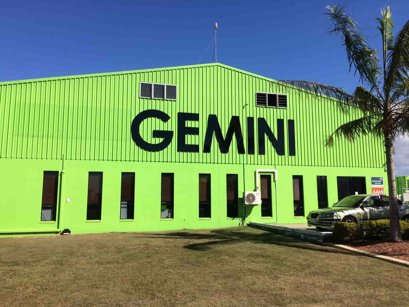 A Green Building With The Word Gemini On It — Sun City Signs In Paget, QLD