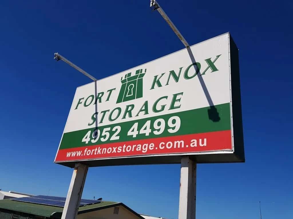 A Sign For Fort Knox Storage Against A Blue Sky — Sun City Signs In Paget, QLD