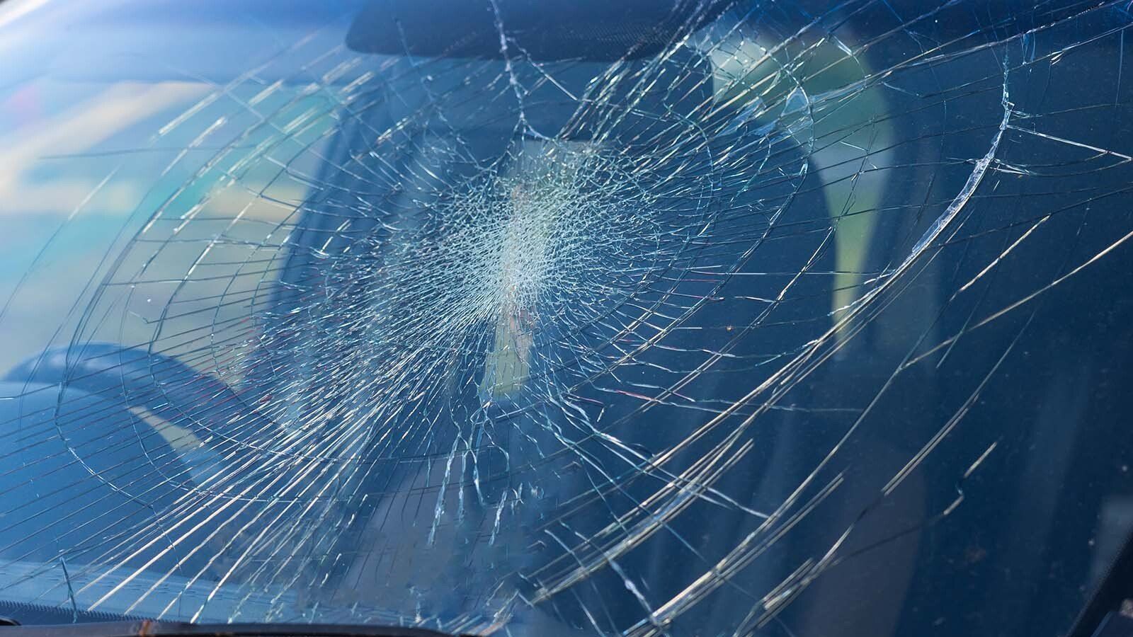 How to Protect a Cracked Windshield Before the Repair