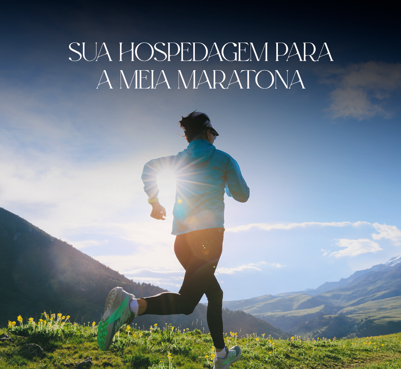 Runner on a mountain trail at sunrise with the text “Sua hospedagem para a minha maratona.”