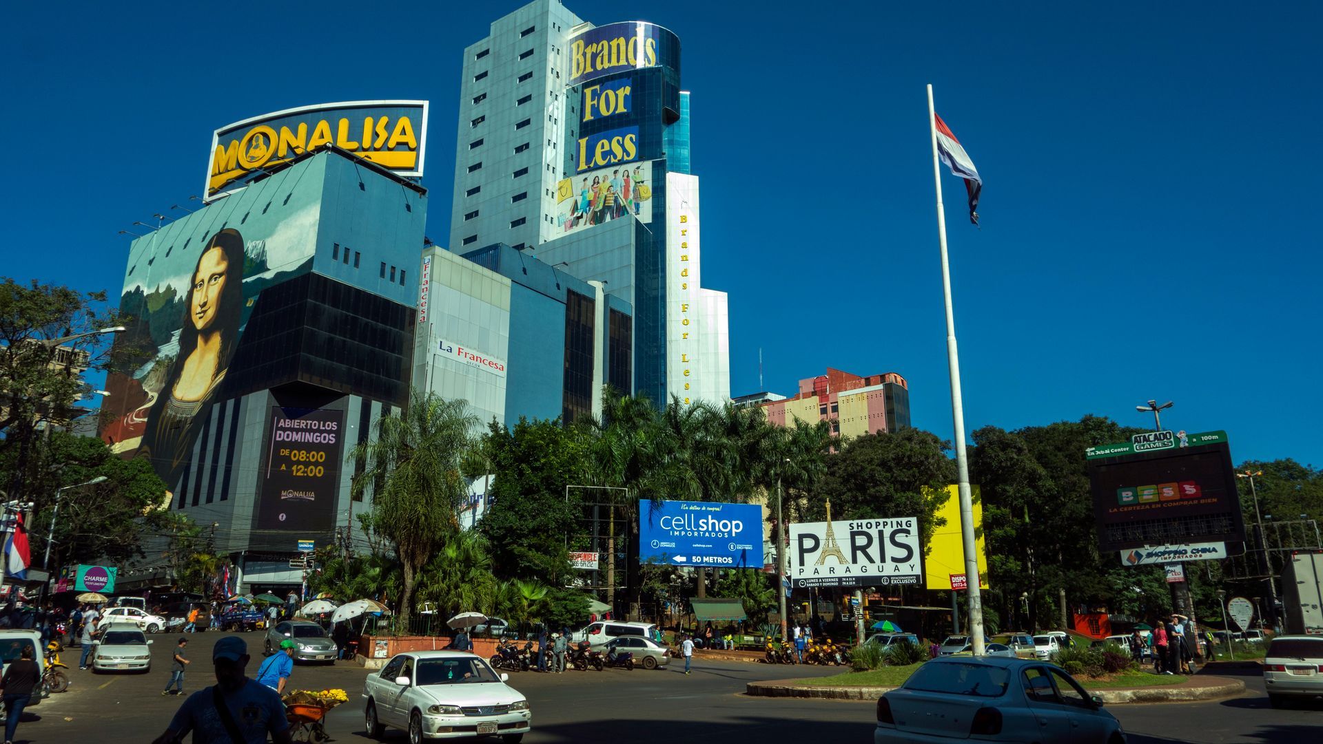 fronteira com Foz do Iguaçu está a Ciudad del Este