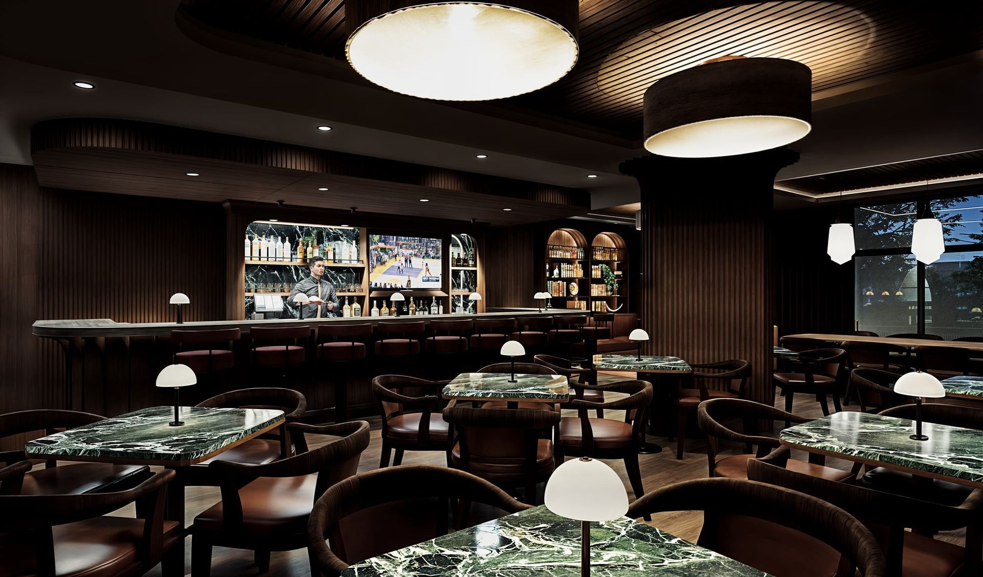 Un restaurant avec des tables et des chaises et un bar