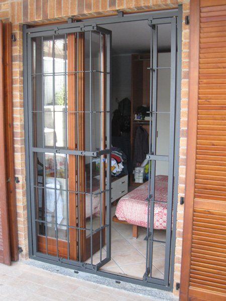 Inferriate in ferro con apertura a snodo