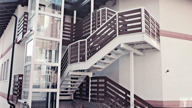 Scala Antincendio Completa di Ringhiere