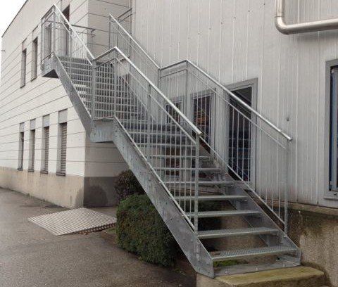 Scala Antincendio Zincata a Caldo Completa di Ringhiere