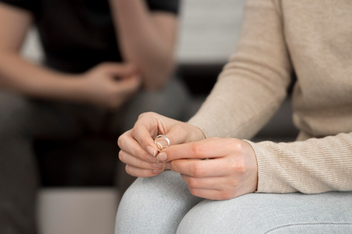 Como lidar com o término de um relacionamento de forma saudável com psicóloga em Maringá?