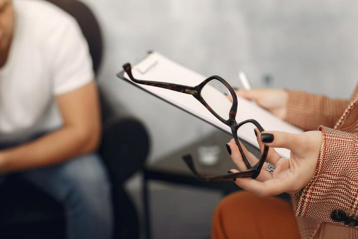 Psicóloga para ansiedade generalizada em Maringá: Como parar de pensar demais no futuro?