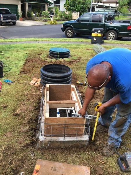 A sewer contractor at work in Oahu, HI