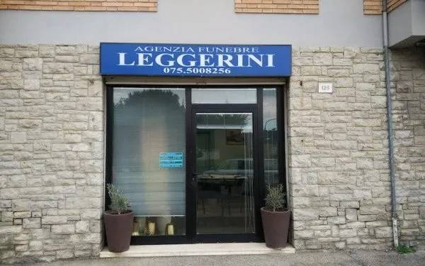 Esterno agenzia dell'agenzia funebre di Perugia