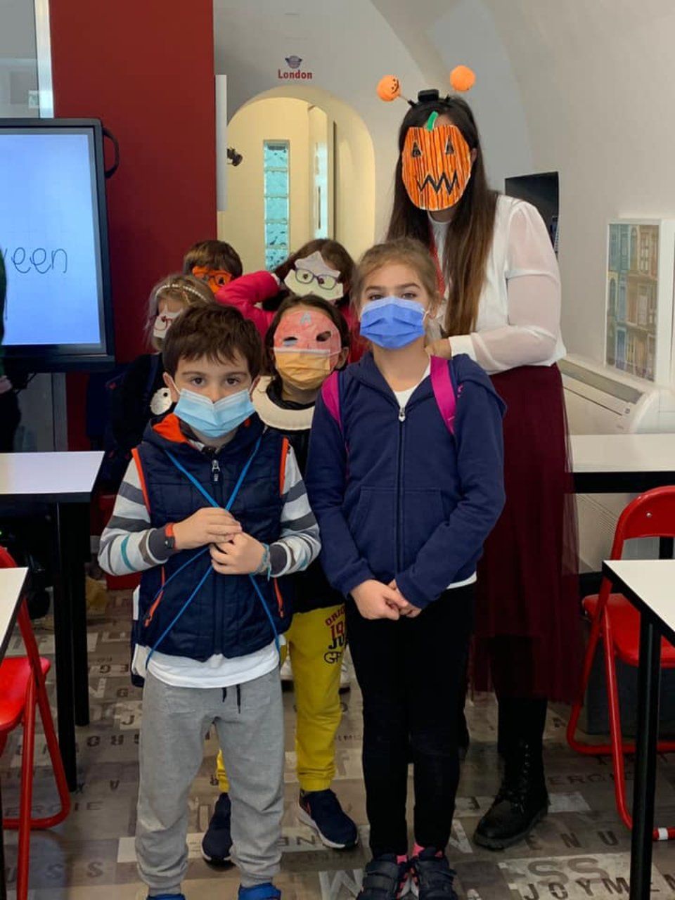 insegnante con i suoi studenti