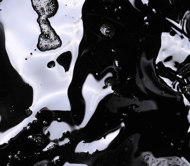 Si sta costruendo un edificio circondato da impalcature.