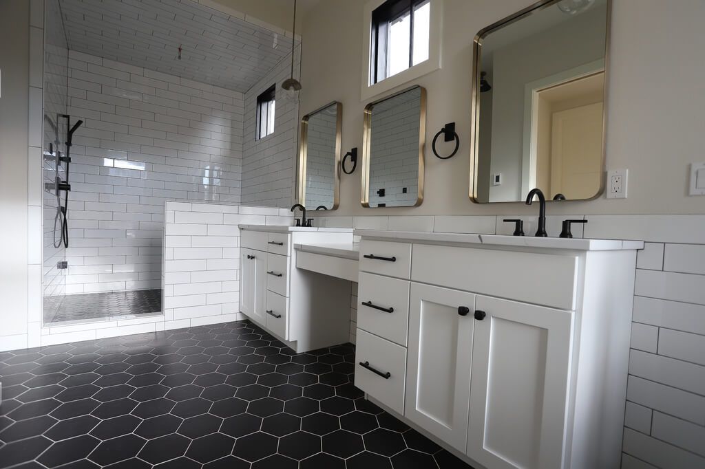 A bathroom with two sinks and two mirrors