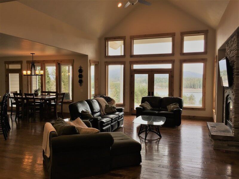 A living room filled with furniture and a fireplace.