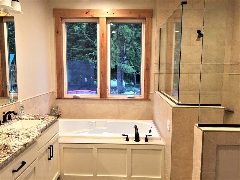 A bathroom with two sinks and a bathtub