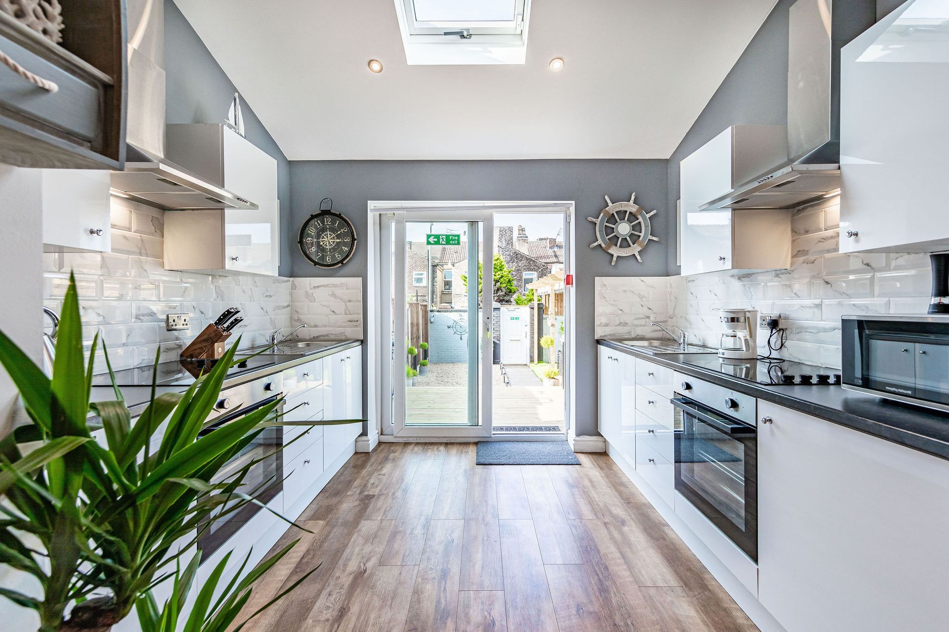 Bright double kitchen
