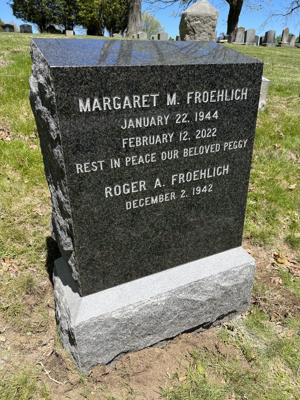 Froehlich Impala Black Polished 3 Beveled Flat Top Shallow Blown Lettering Chamfer Base