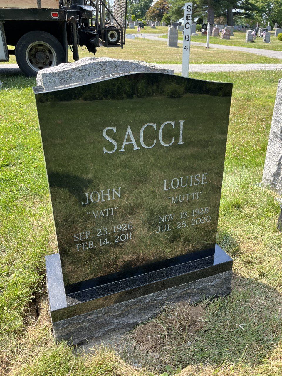 Sacci Jet Black Skin Frosted Lettering Single Upright Polished Margin Base Polished 5 Serp Top 