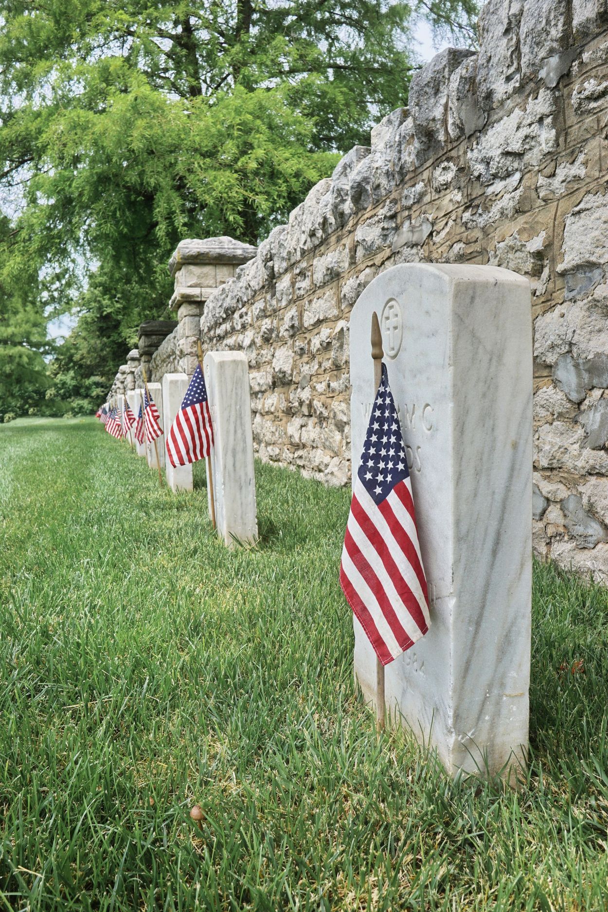 A photo showing a row of veterans' memorial headstones