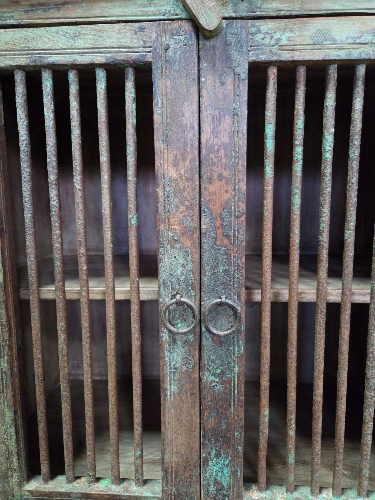 Unieke Vintage India Kast Handgemaakt & Authentiek