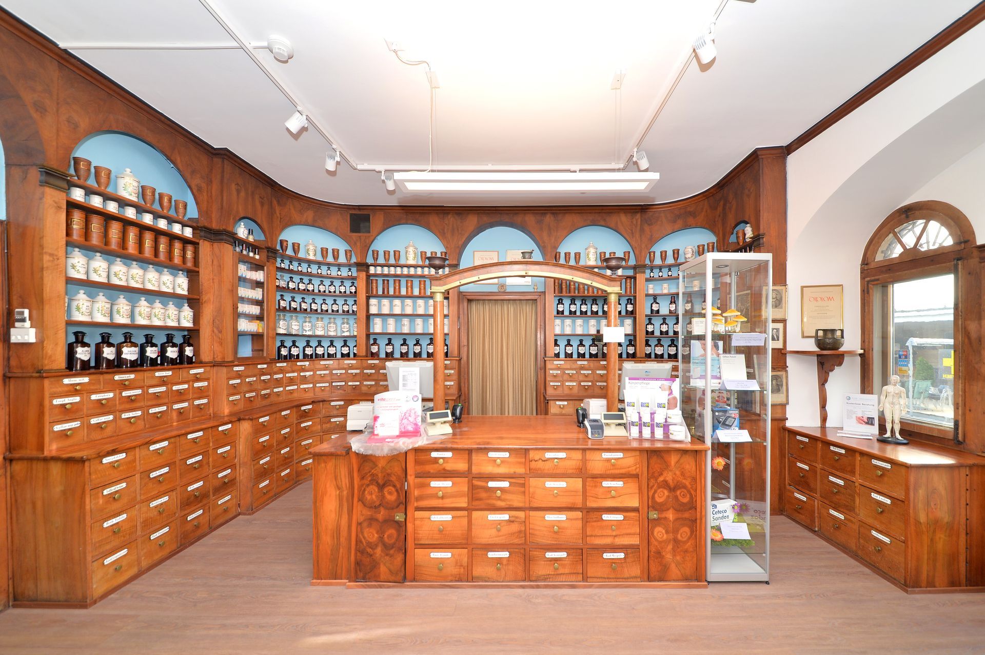 Innenaufnahme nostalgische Apotheke Dr. Lanz AG, Langenthal