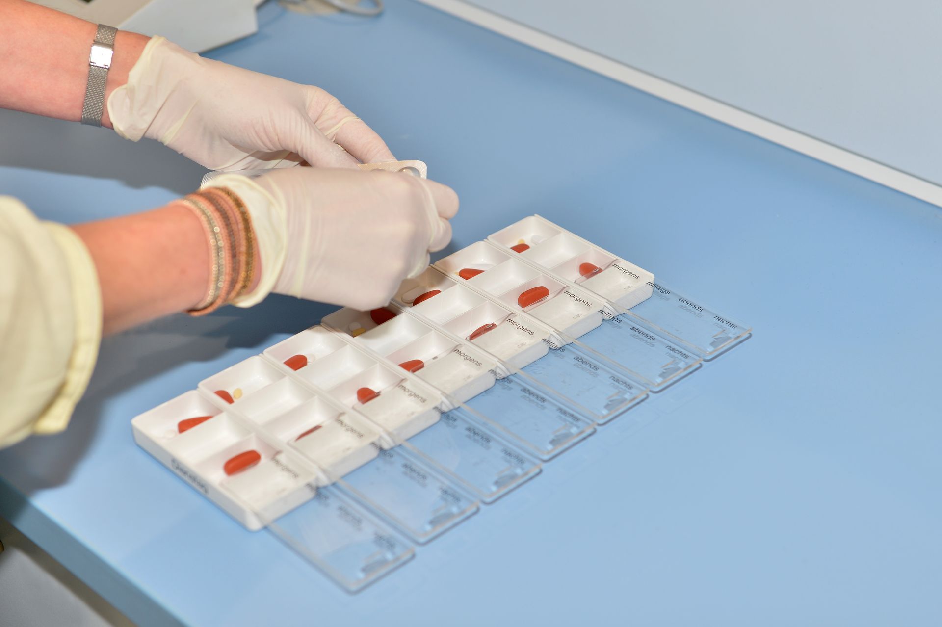 Bereitstellung von Medikamenten für Kunden Apotheke Dr. Lanz AG, Langenthal